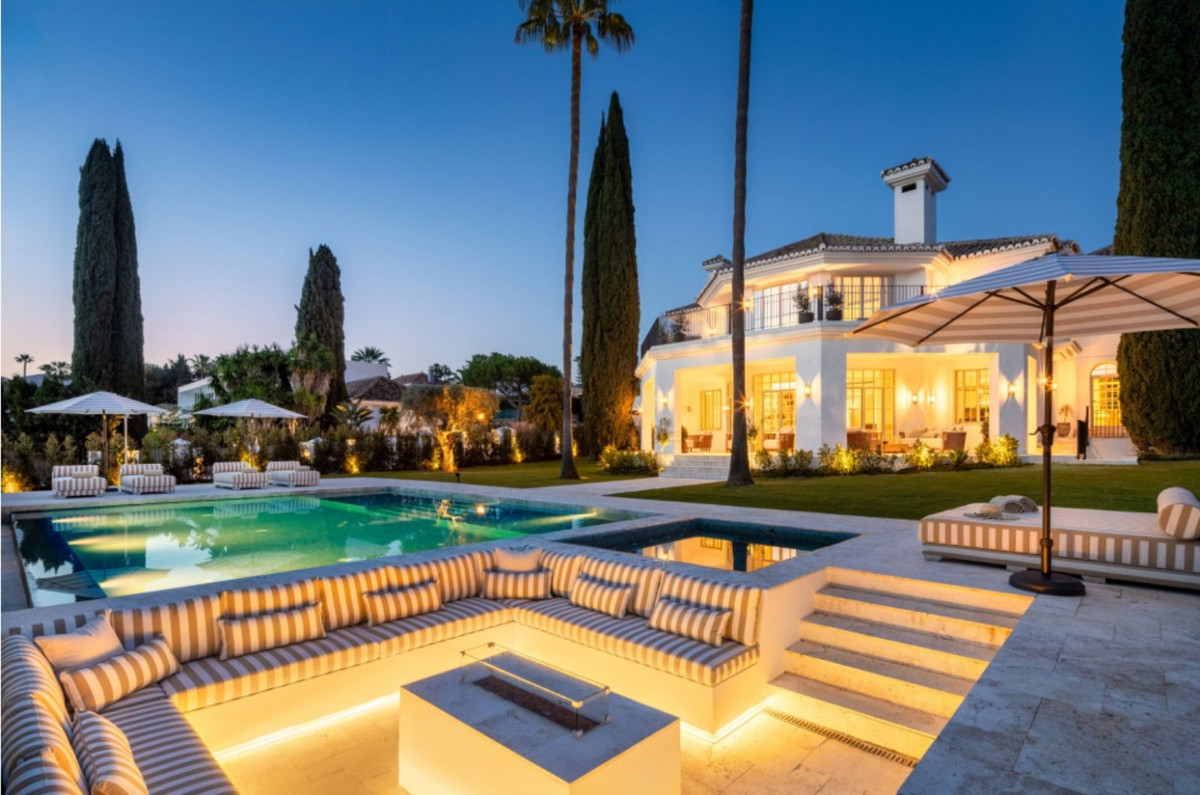 5 Bedroom Villa in Marbella - Photo 3