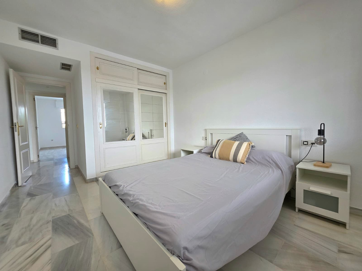 Piso de 2 dormitorios con piscina en Málaga – Foto 6