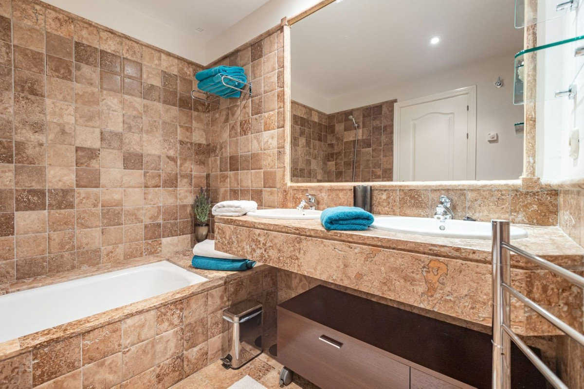 2 Bedroom Apartment in Benahavís - Фото 15
