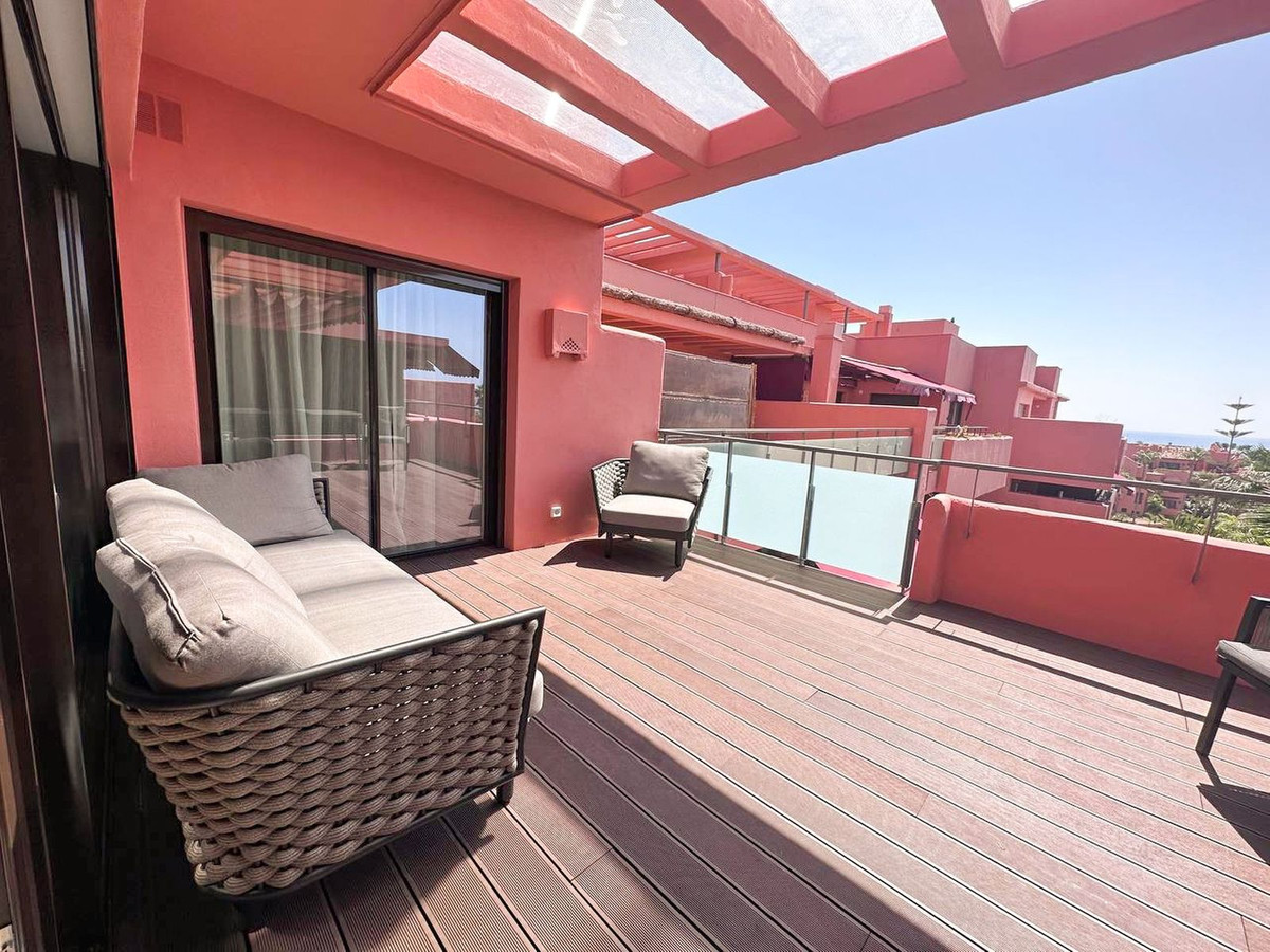 3 Bedroom Penthouse in Estepona - Photo 28