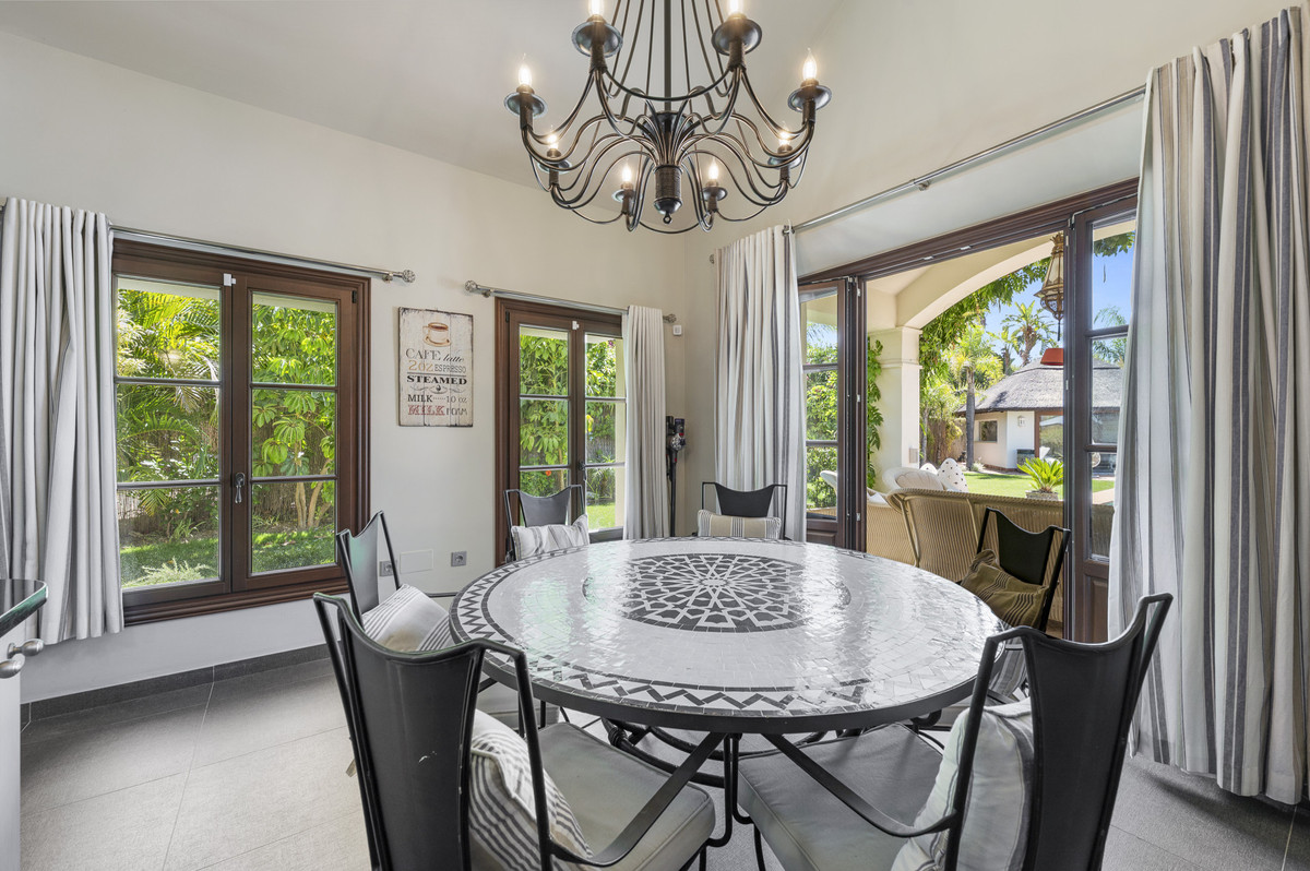 4 Bedroom Villa in Estepona - Foto 12