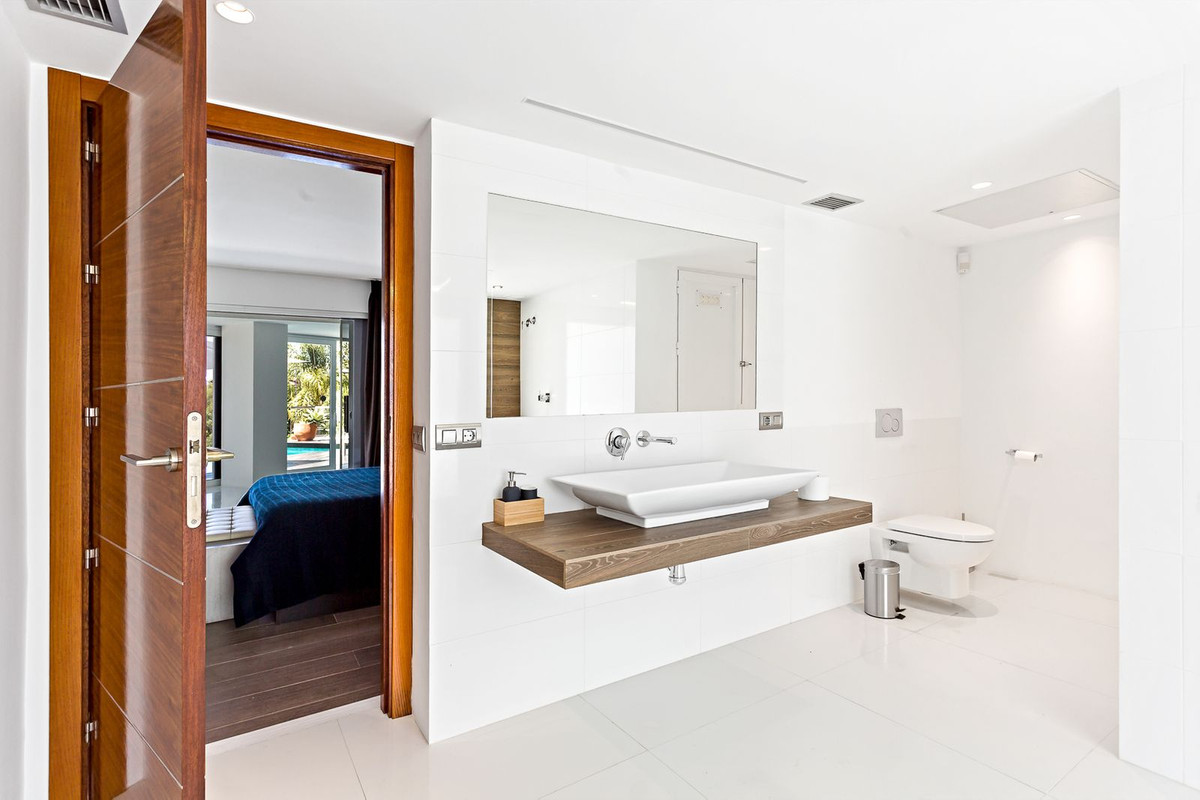 7 Bedroom Villa in Marbella - Photo 40