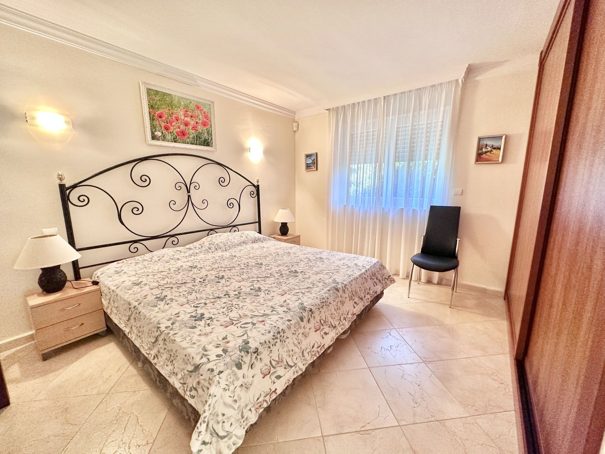 6 Bedroom Villa in Marbella - Photo 45