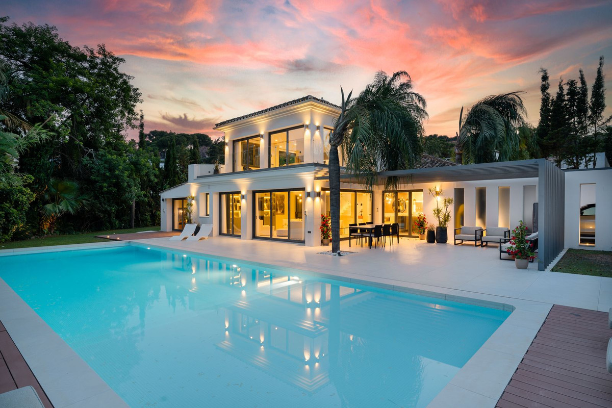 4 Bedroom Villa in Marbella - Photo 60