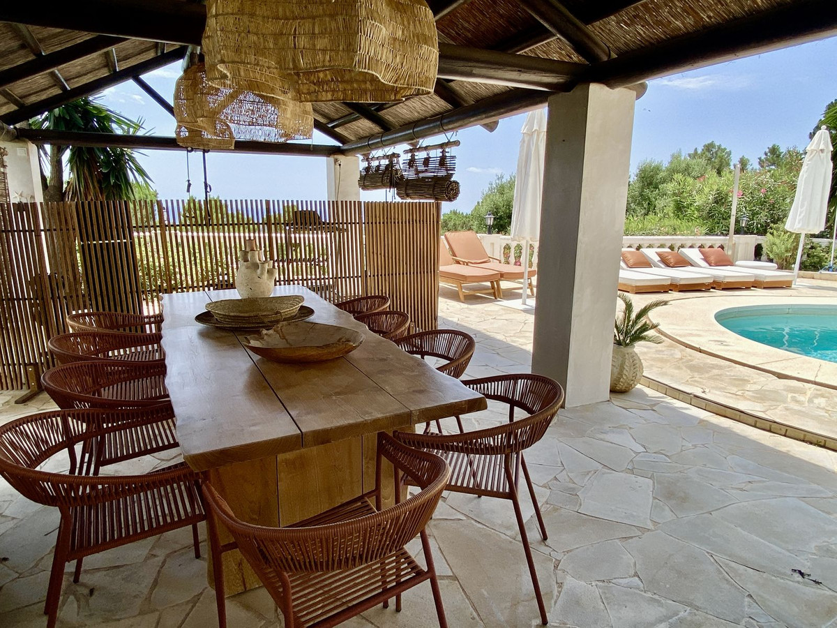 4 Bedroom Villa in Estepona - Photo 16