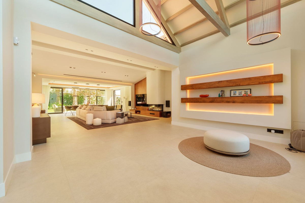 5 Bedroom Villa in Marbella - Photo 8