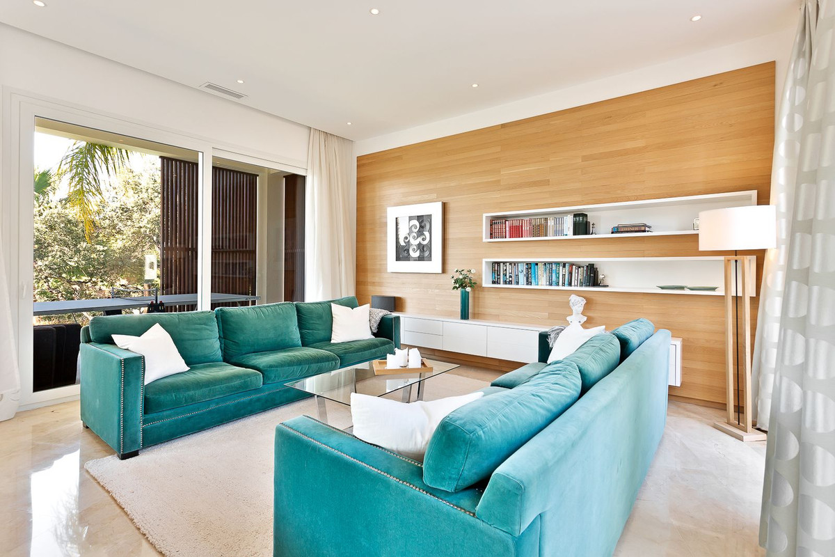 4 Bedroom Villa in Marbella - Photo 9