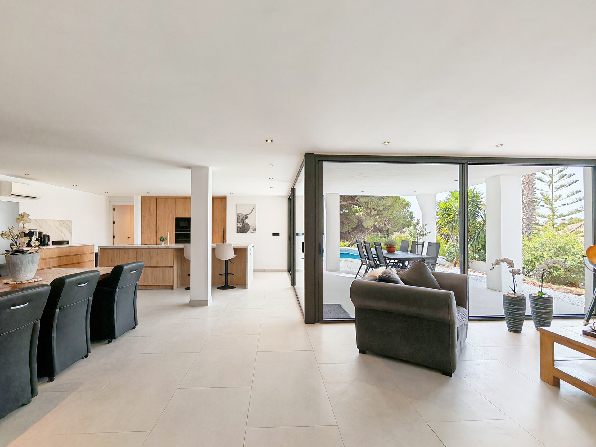 8 Bedroom Villa in Marbella - Photo 4