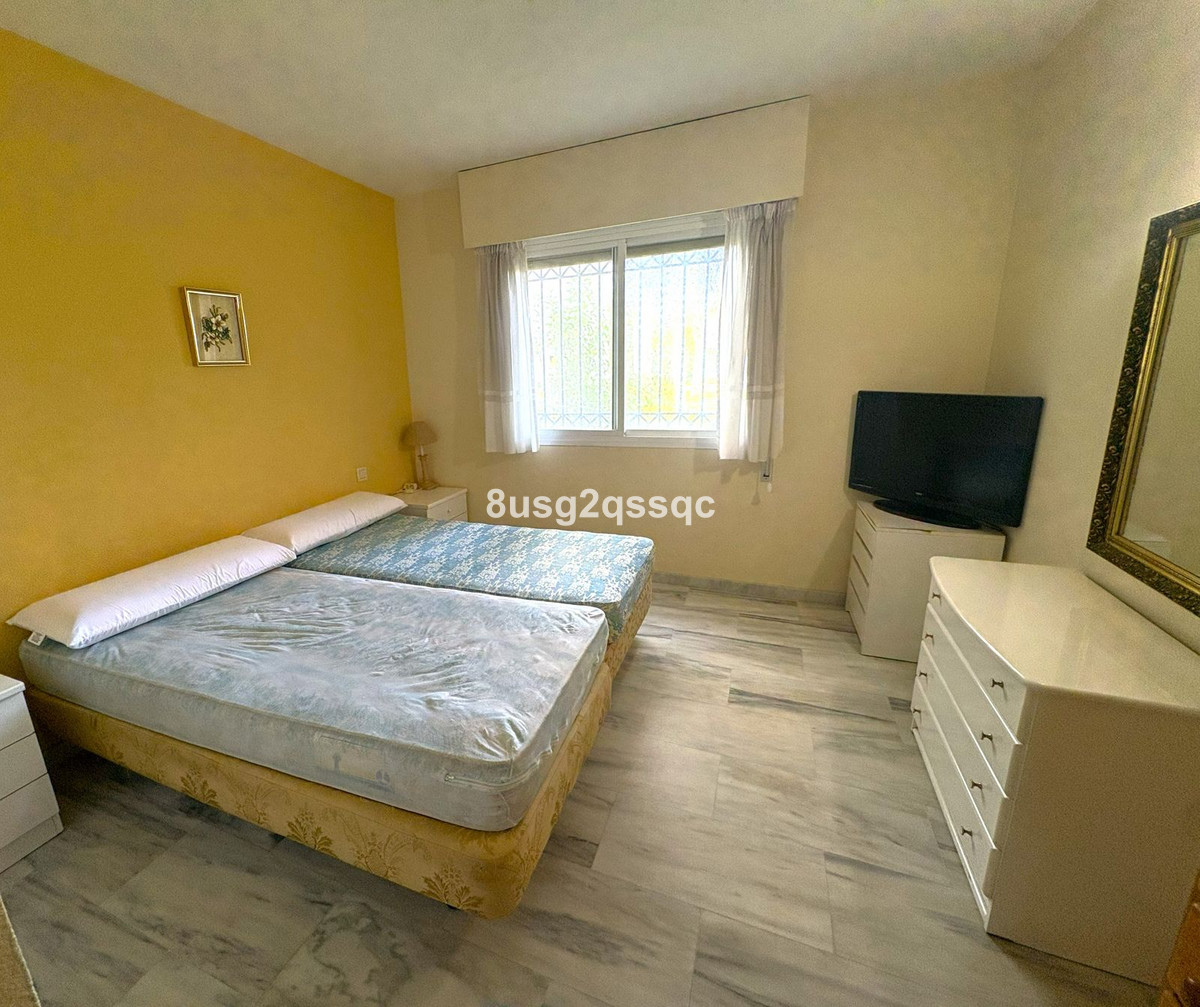3 Bedroom Apartment in Estepona - Photo 11