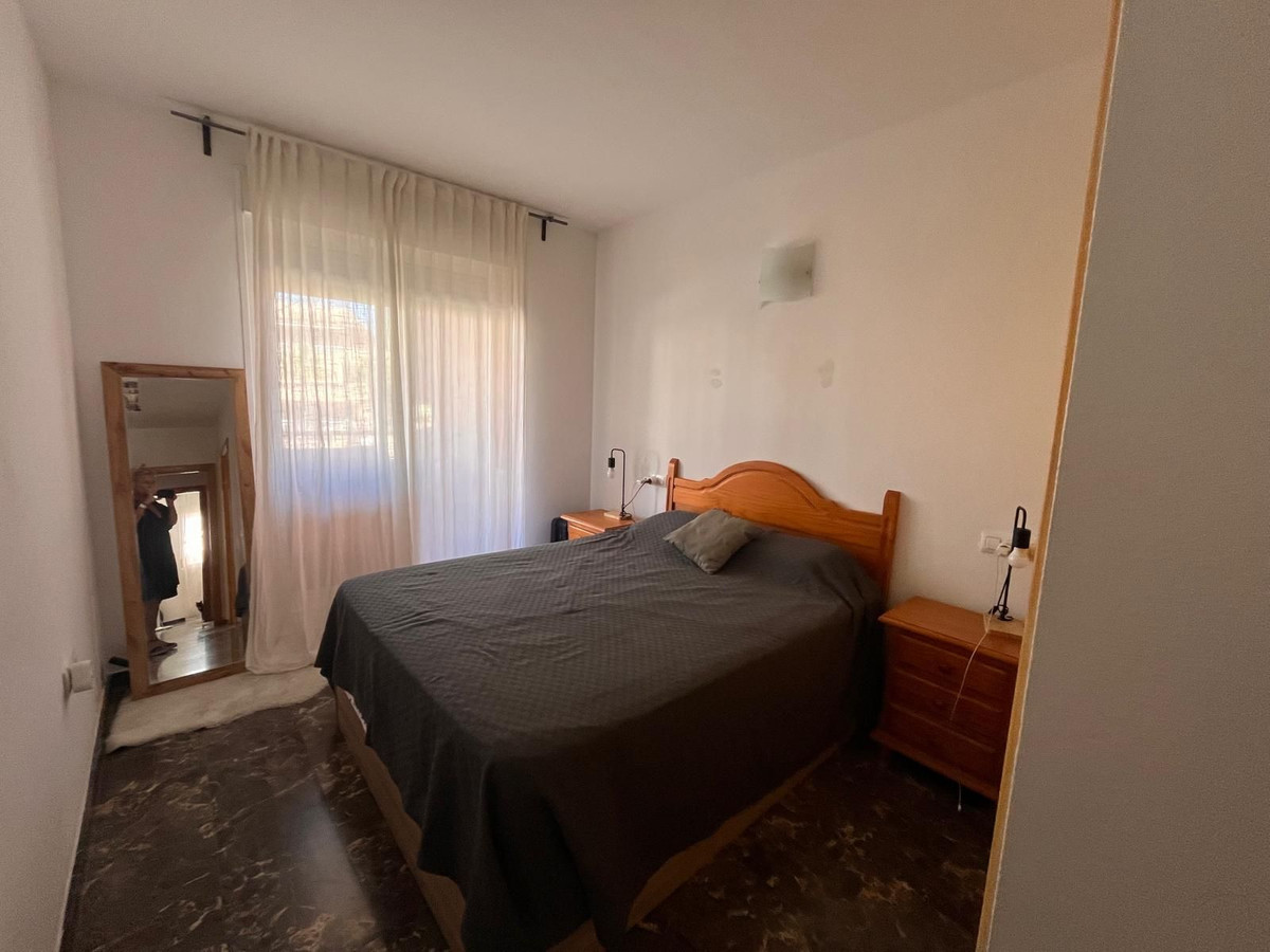 2 Bedroom Apartment in Fuengirola - Photo 10