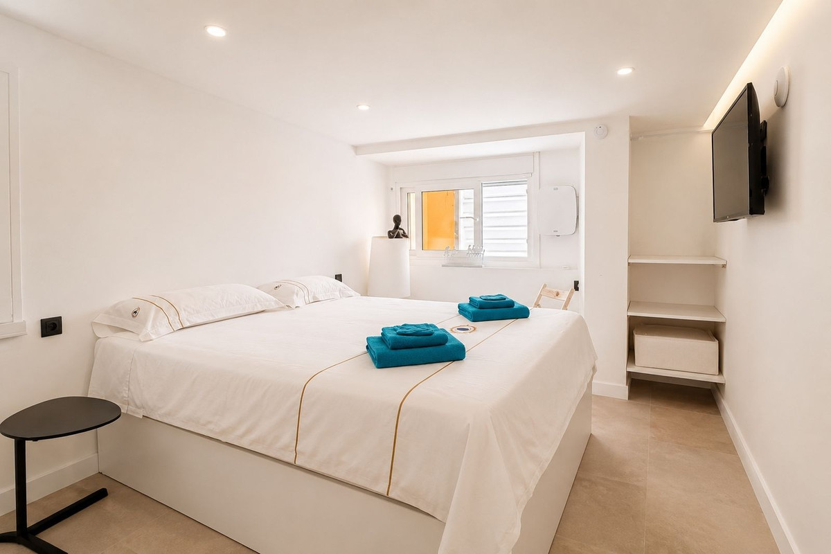 4 Bedroom Villa in Estepona - Photo 13