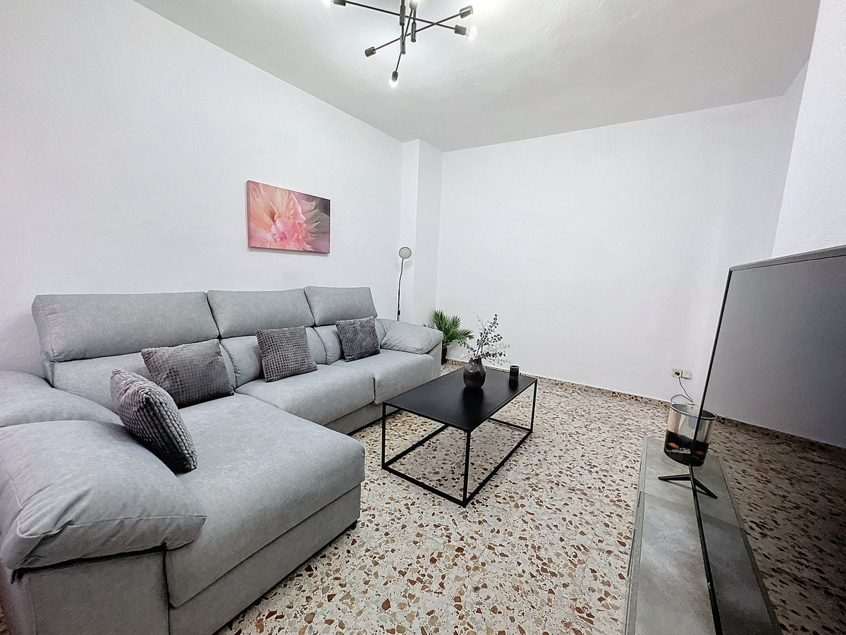 5 Bedroom Villa in Estepona - Photo 7