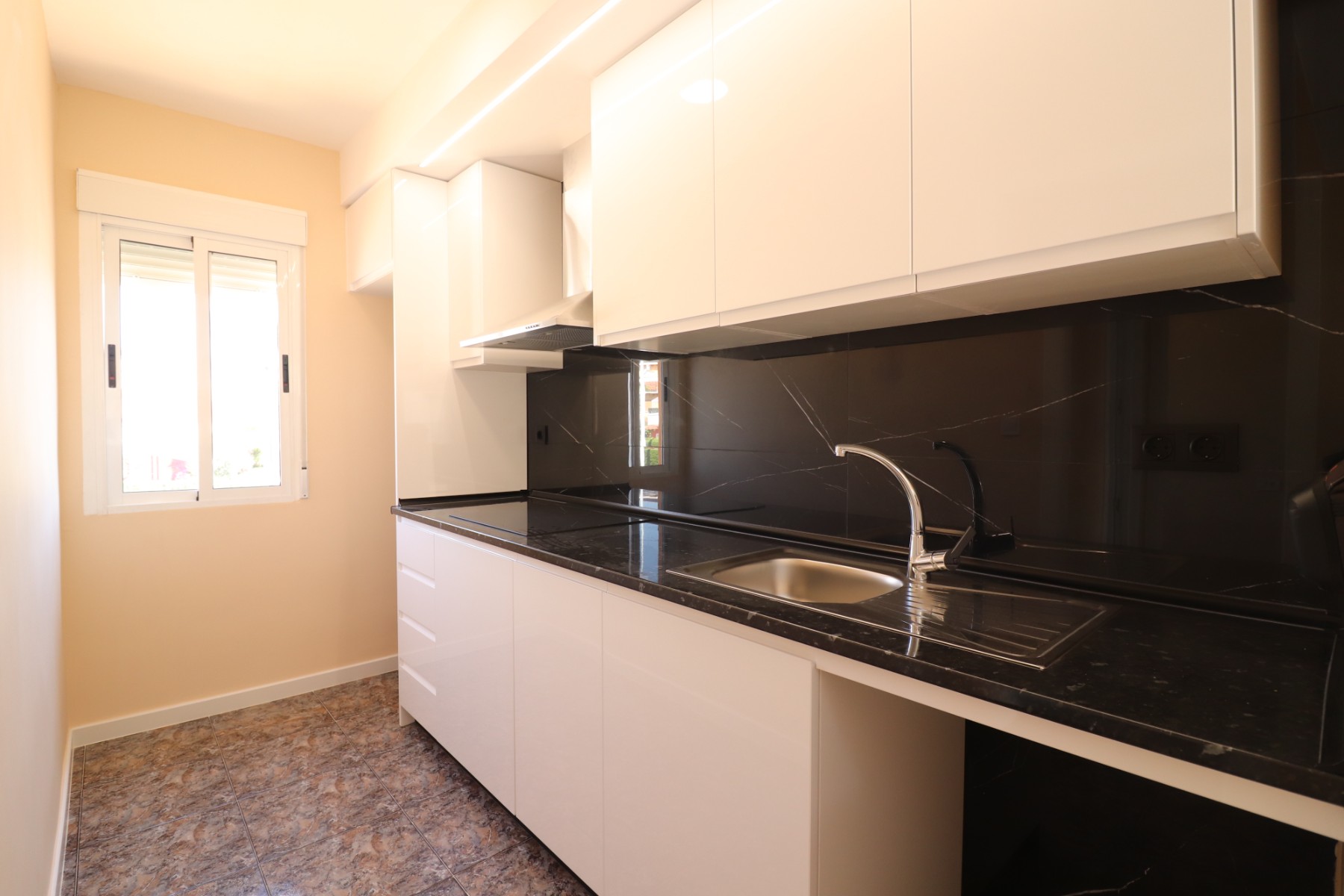 Apartamento com 2 quartos com piscina em Alicante, Espanha – Foto 9