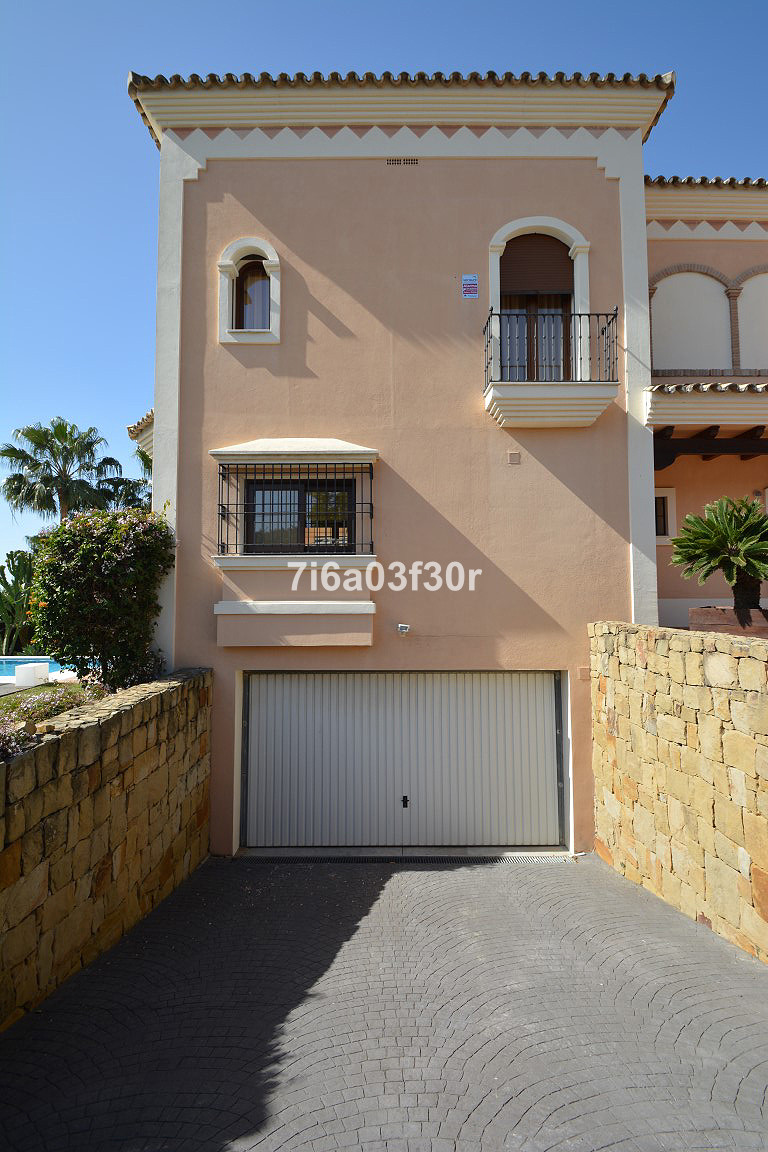 5 Bedroom Villa in Marbella - Photo 12