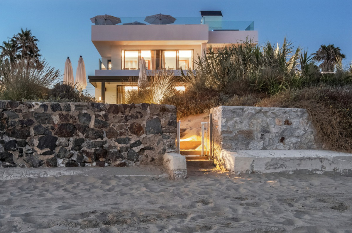 6 Bedroom Villa in Marbella - Photo 4