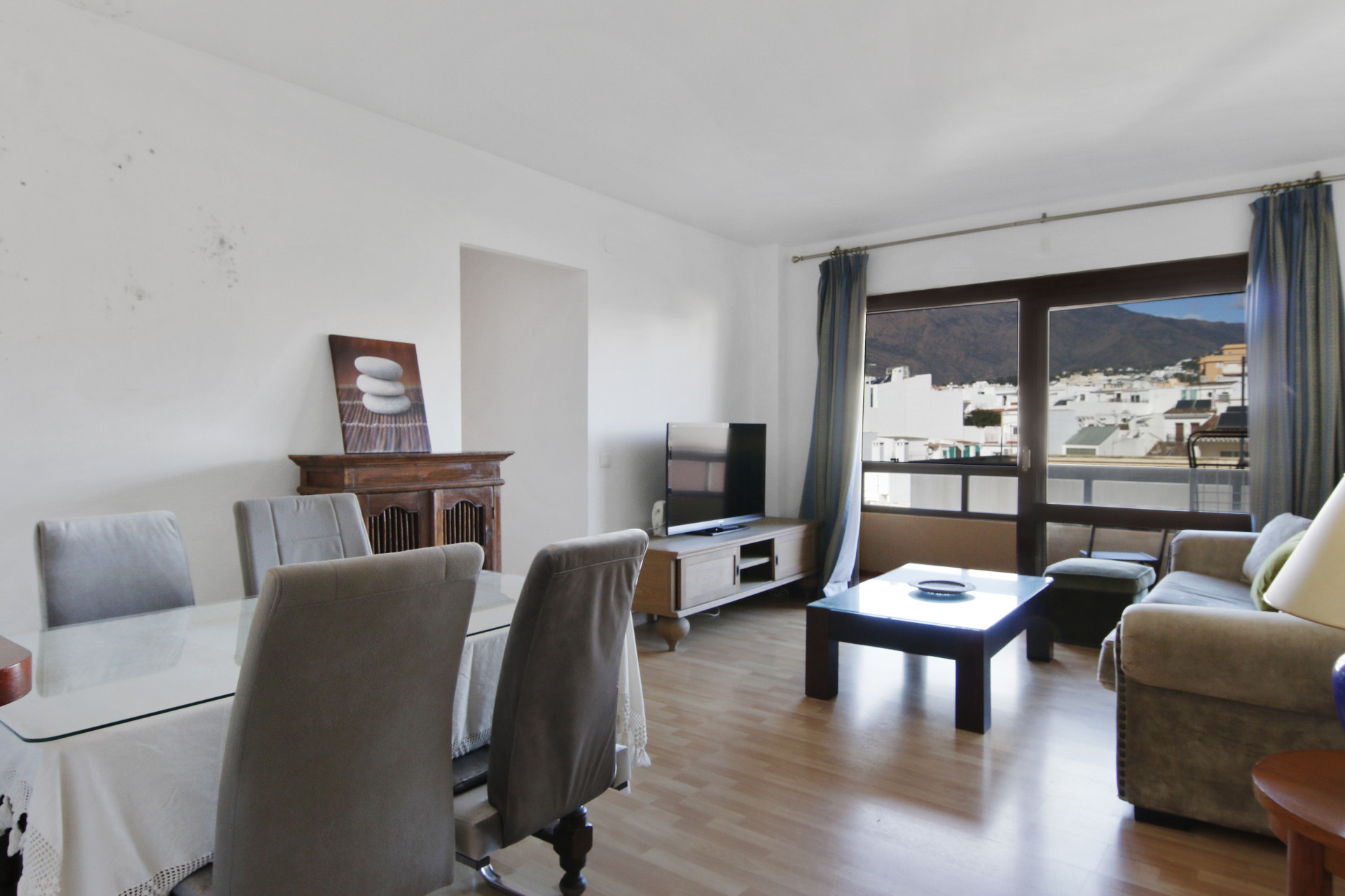 3 Bedroom Apartment in Estepona - Photo 3