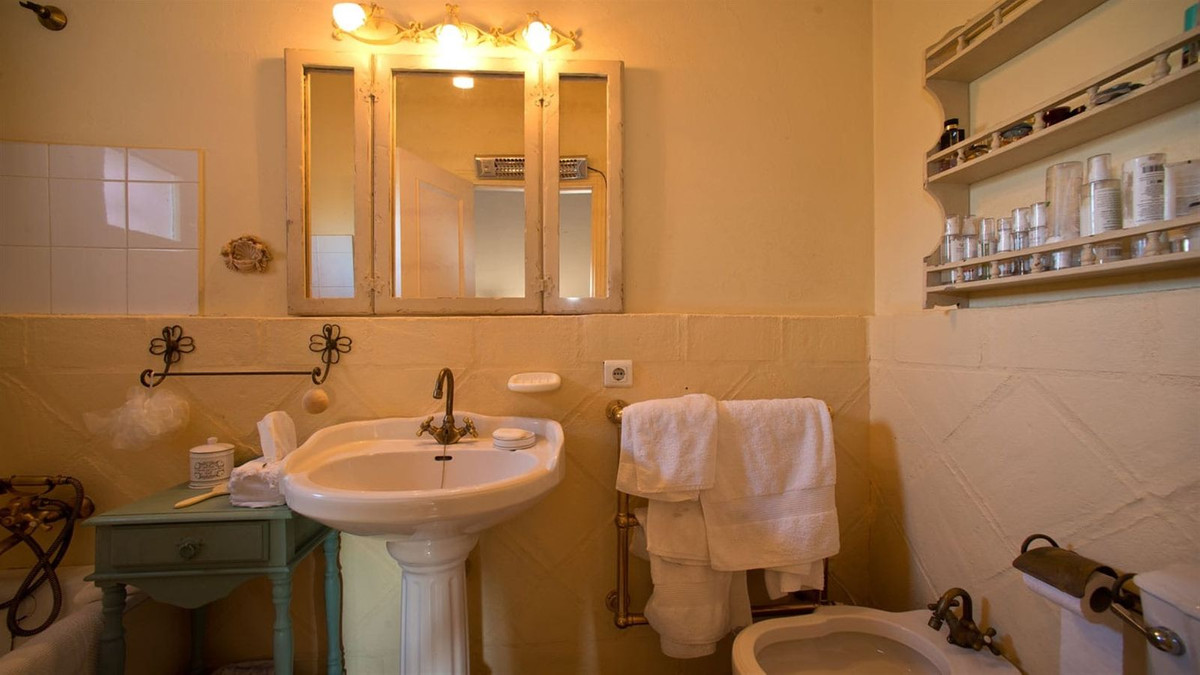 3 Bedroom Country house in Estepona - Photo 10