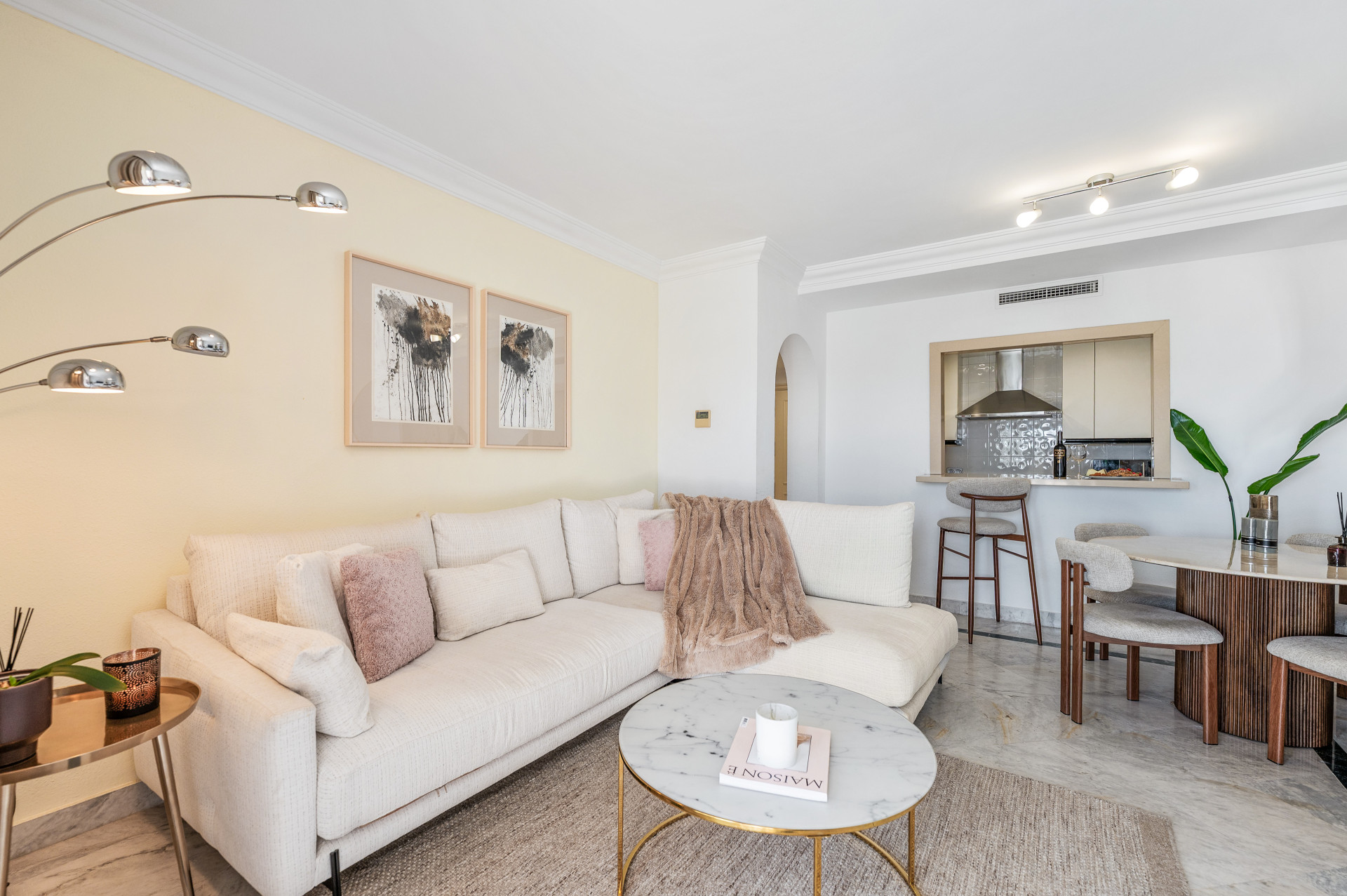 2 Bedroom Apartment in Marbella - Photo 10