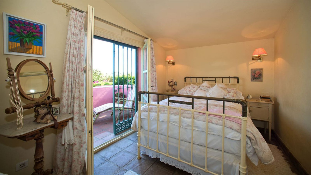 3 Bedroom Country house in Estepona - Photo 13