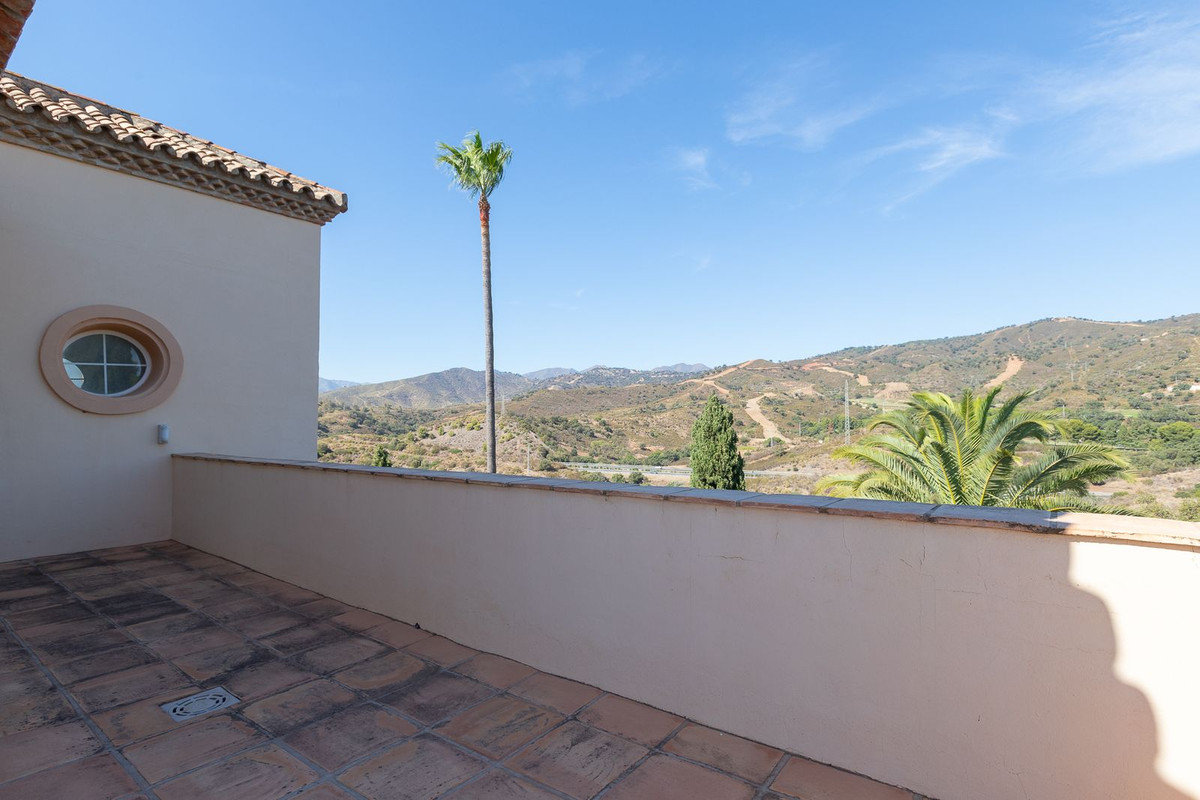 5 Bedroom Villa in Marbella - Photo 38