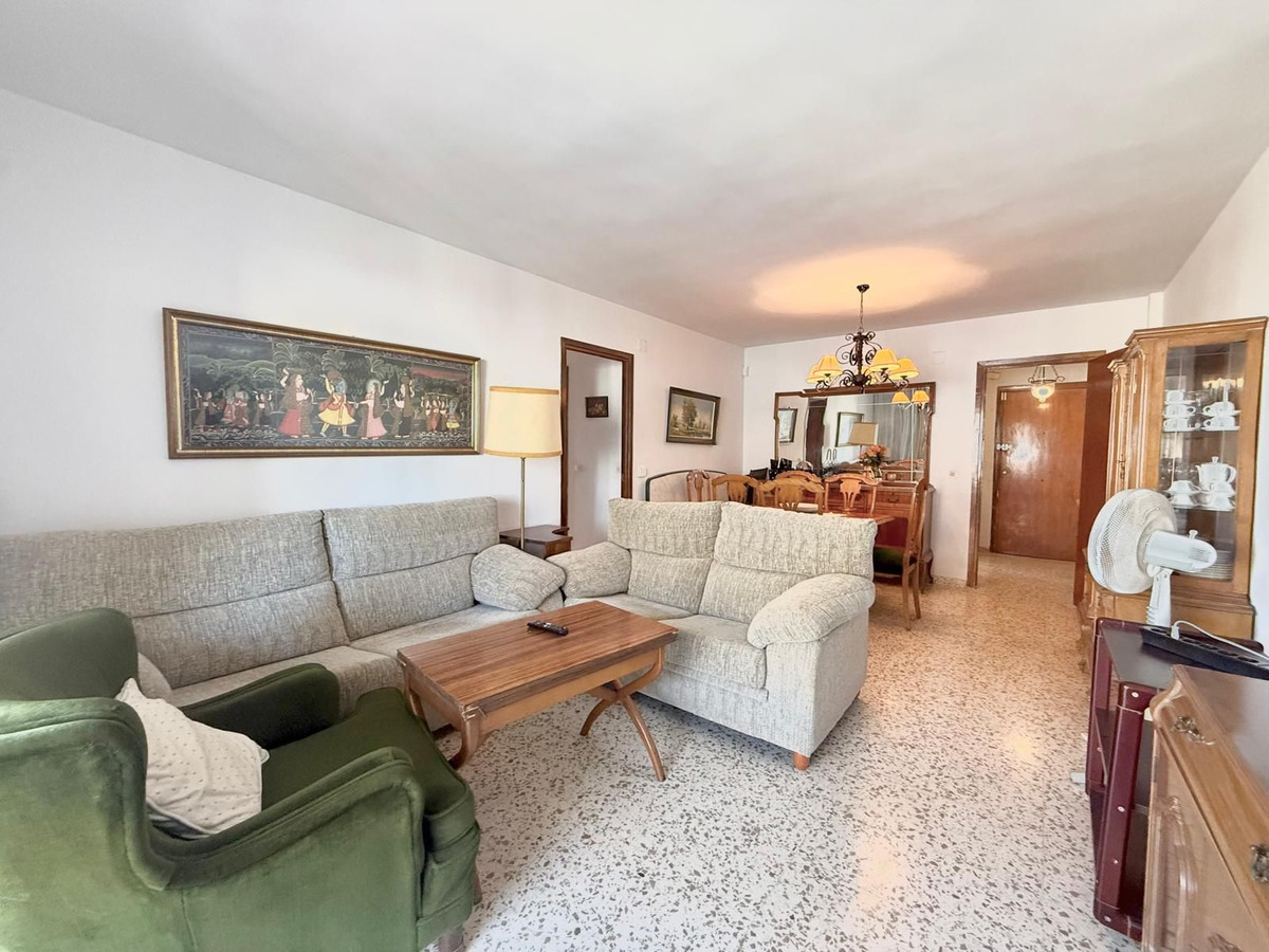 3 Bedroom Apartment in Fuengirola - Photo 6
