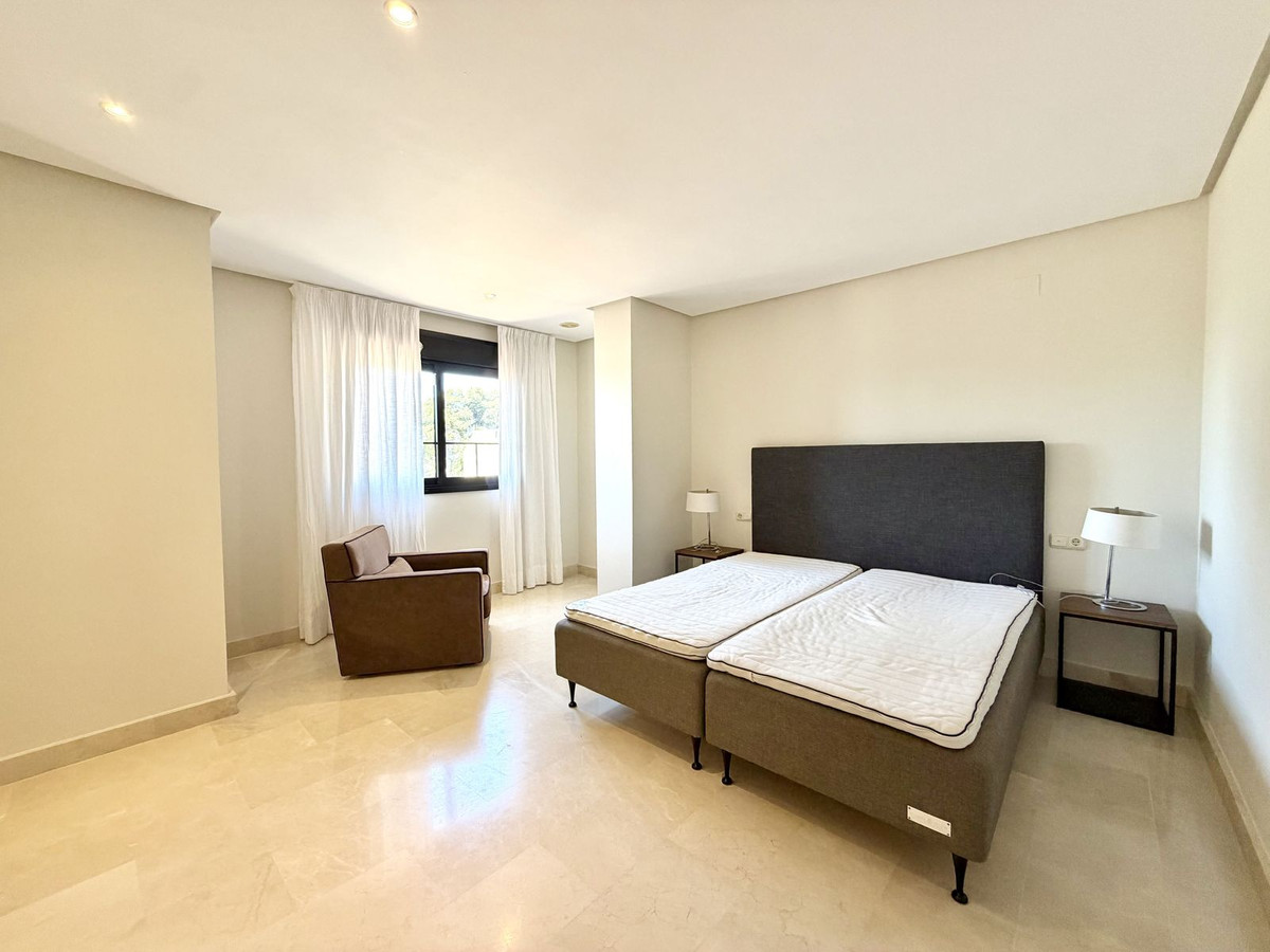 2 Bedroom Apartment in Marbella - Photo 12