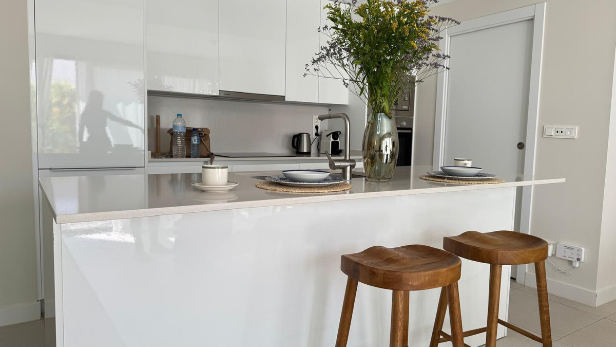 3 Bedroom Apartment in Estepona - Photo 4