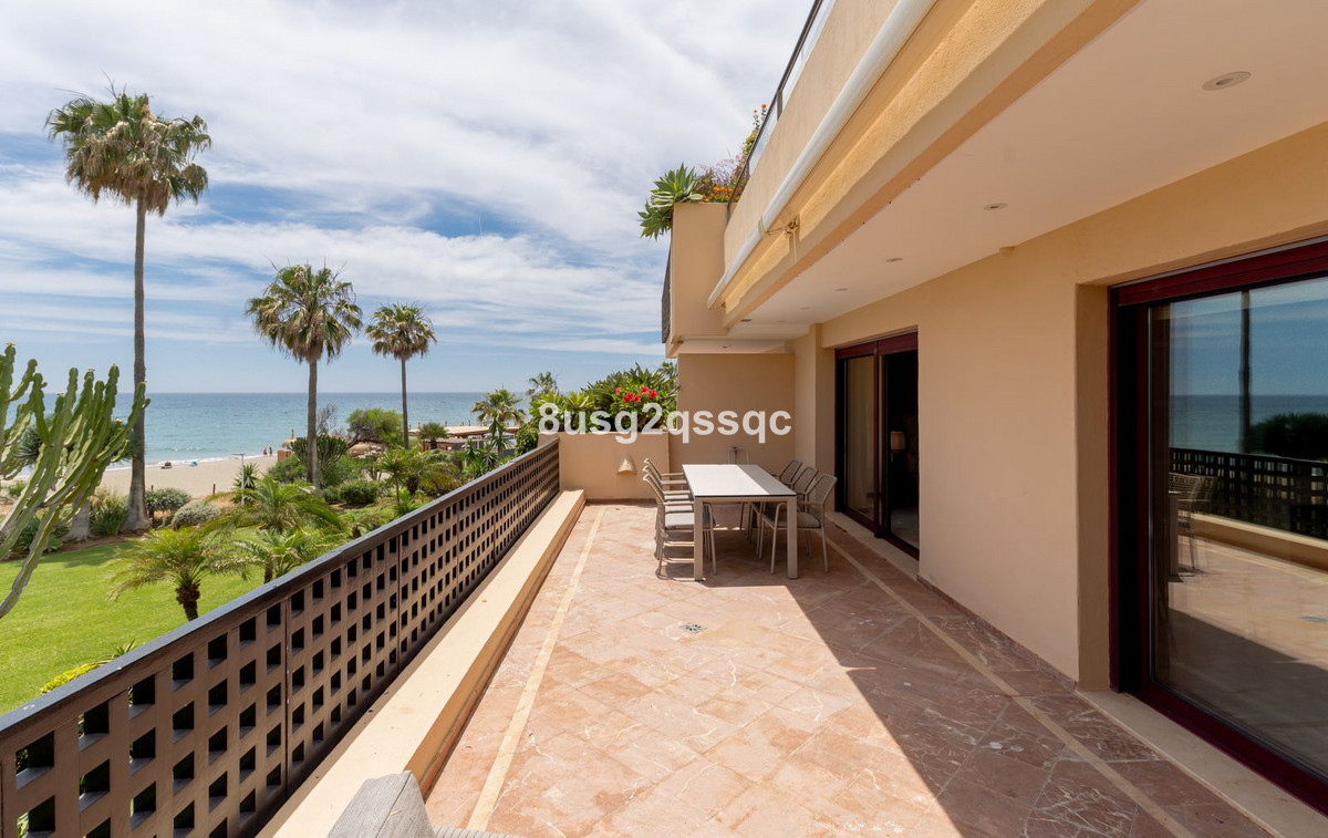 2 Bedroom Apartment in Estepona - Photo 13