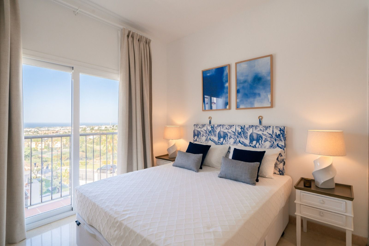 2 Bedroom Penthouse in Benahavís - Photo 15