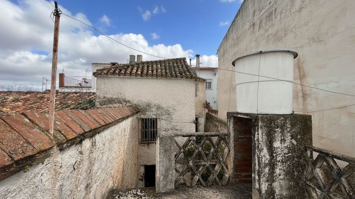 4 Bedroom Townhouse in Colmenar - Photo 8