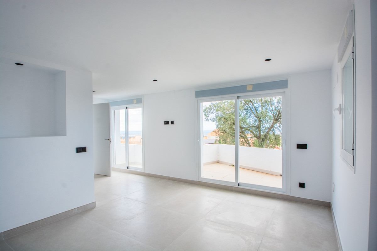 3 Bedroom Apartment in Marbella - Photo 13