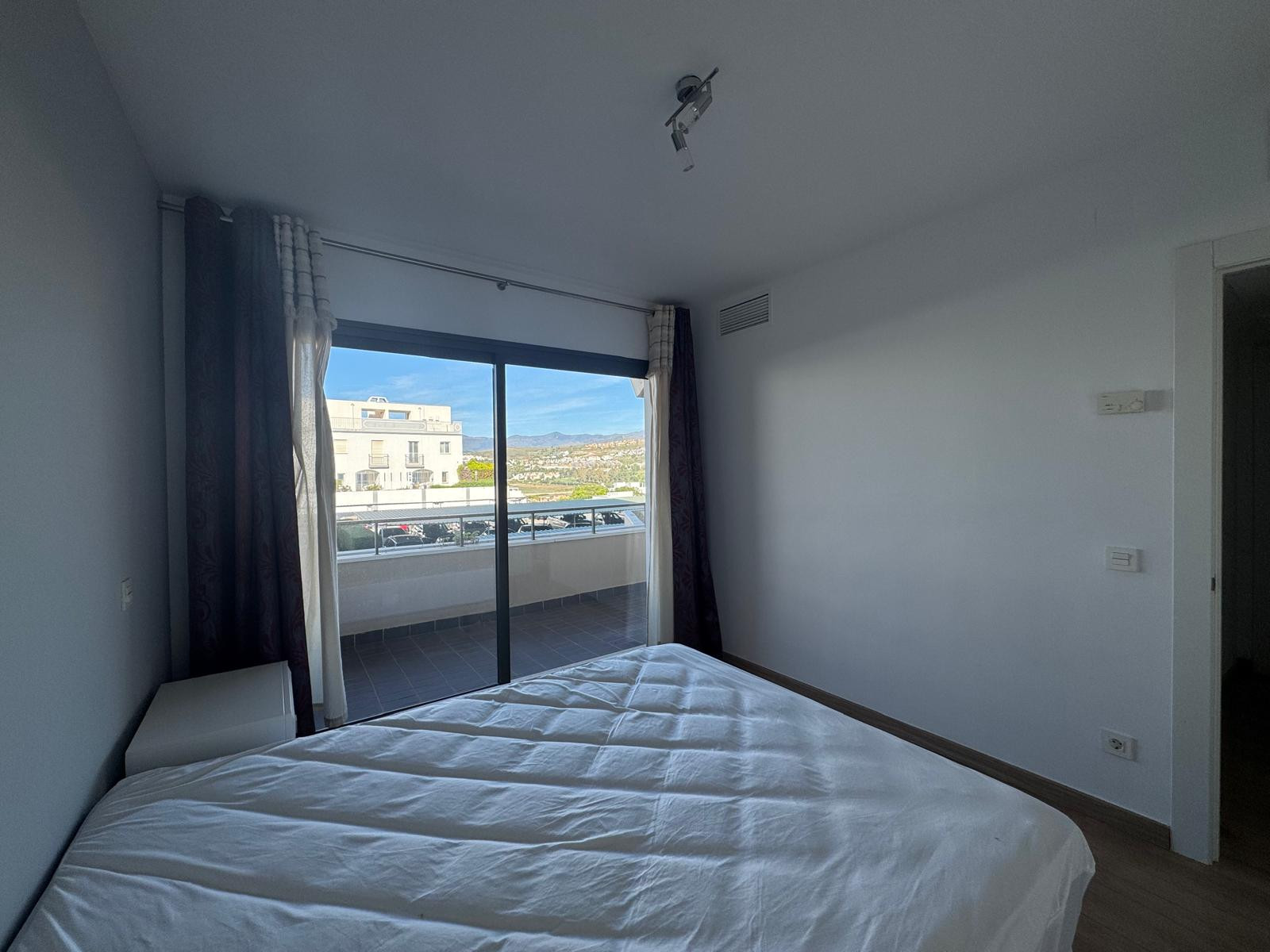 2 Bedroom Apartment in Estepona - Photo 7