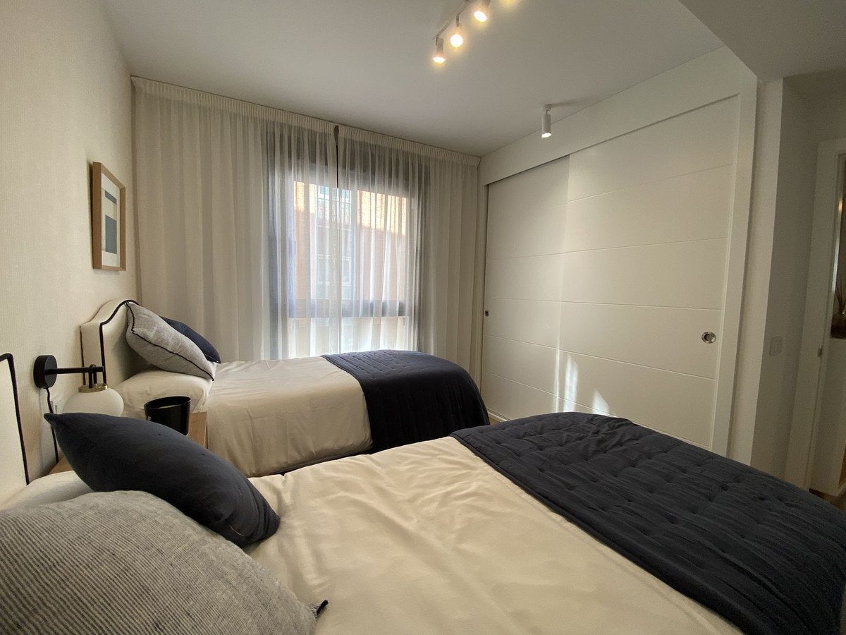 2 Bedroom Apartment in Estepona - Photo 16