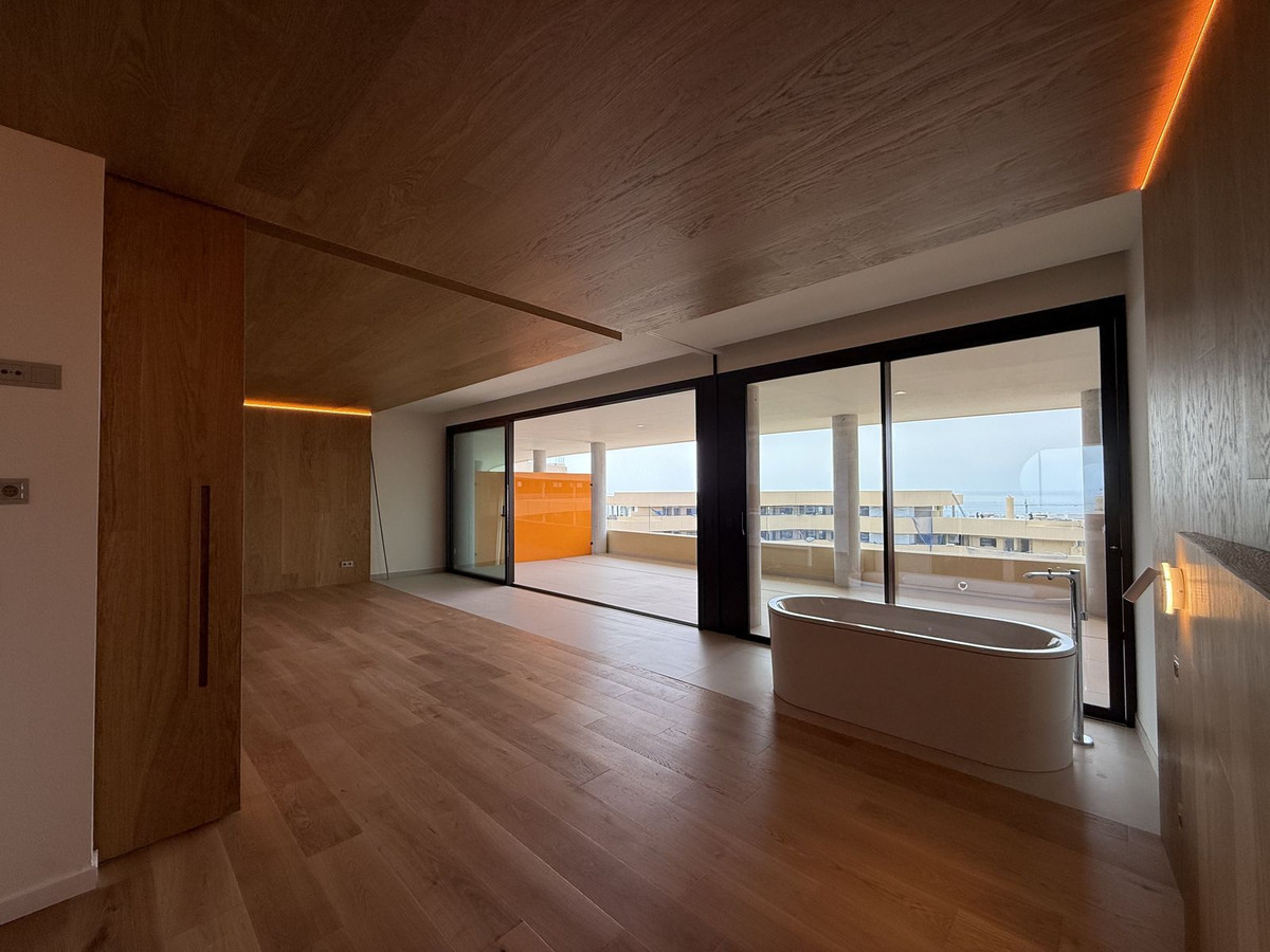 3 Bedroom Apartment in Benalmádena - Photo 15