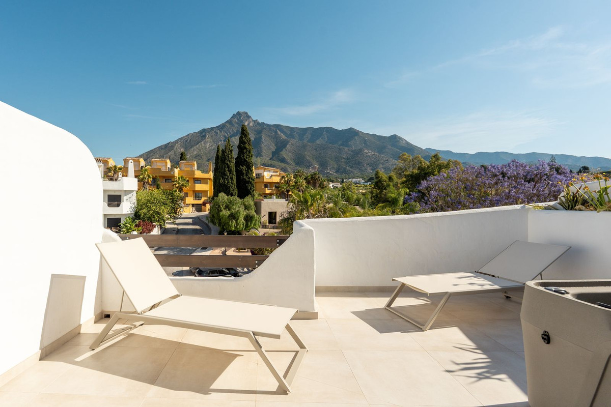 3 Bedroom Townhouse in Marbella - Photo 3