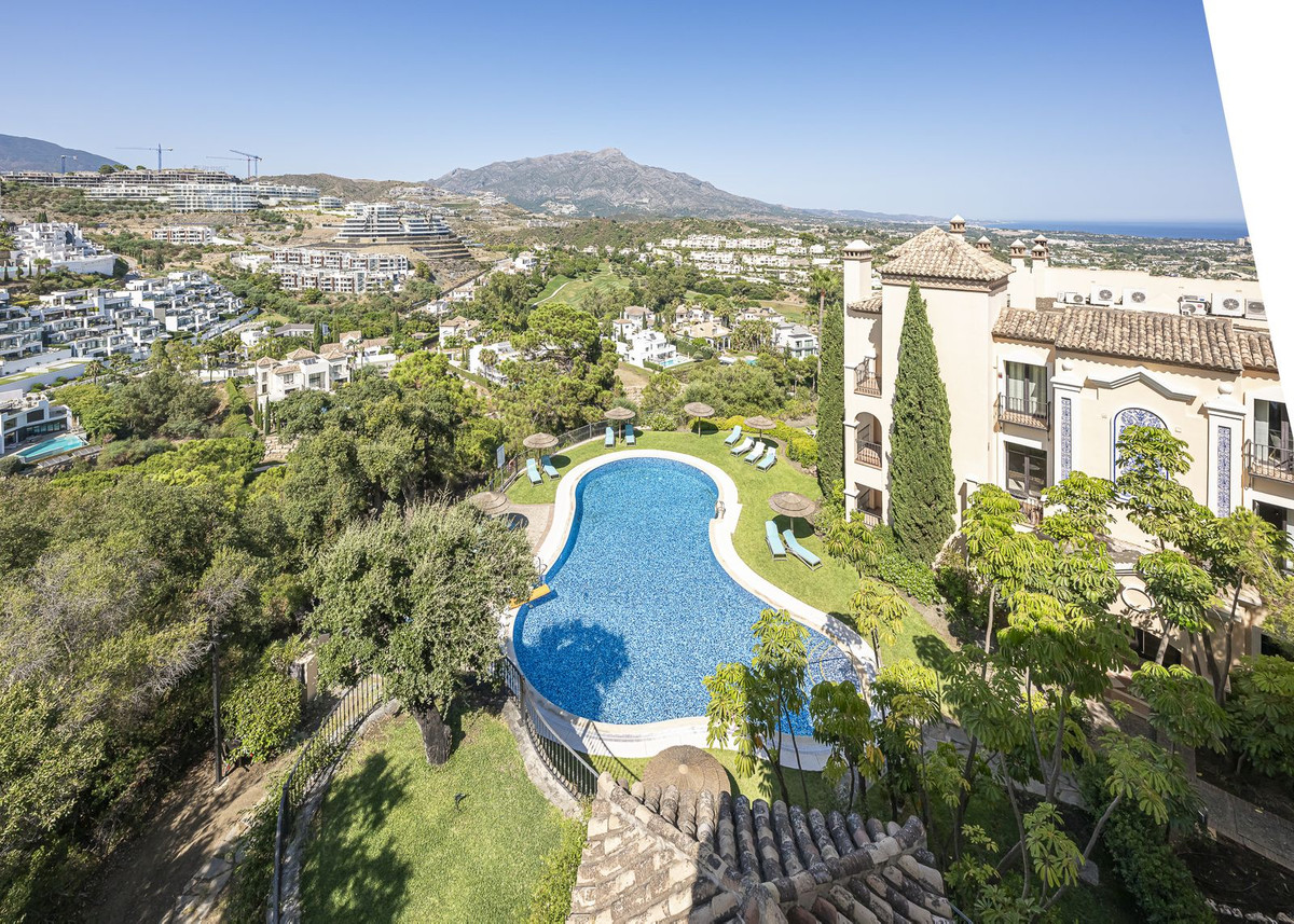 3 Bedroom Penthouse in Benahavís - Photo 16
