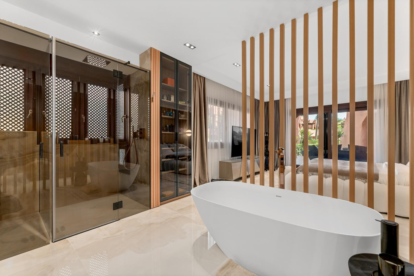 3 Bedroom Apartment in Estepona - Photo 8