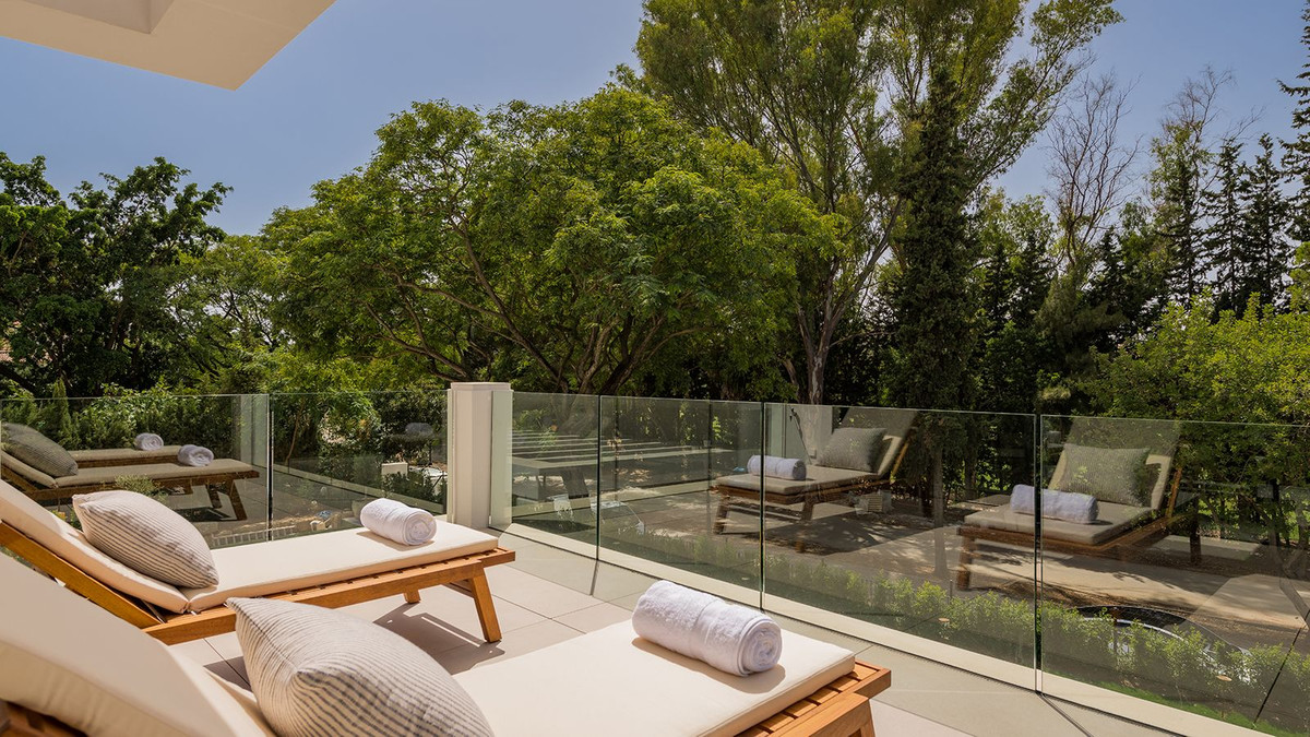 5 Bedroom Villa in Estepona - Photo 17