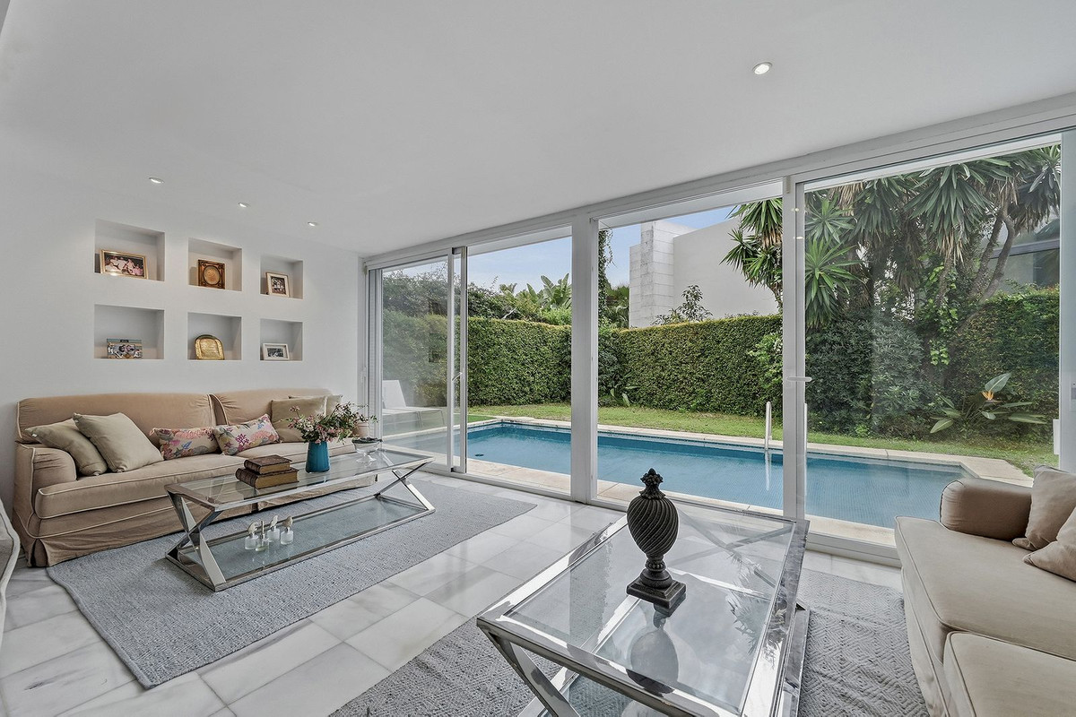 7 Bedroom Villa in Marbella - Photo 5