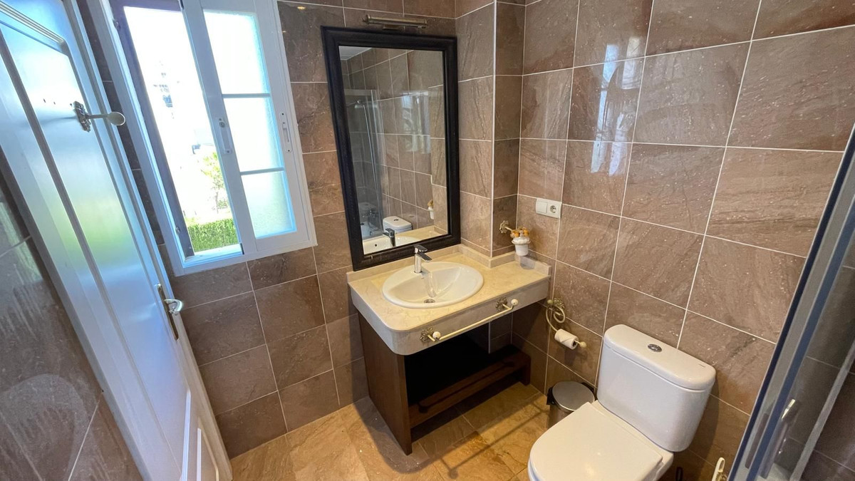 2 Bedroom Apartment in Marbella - Photo 30
