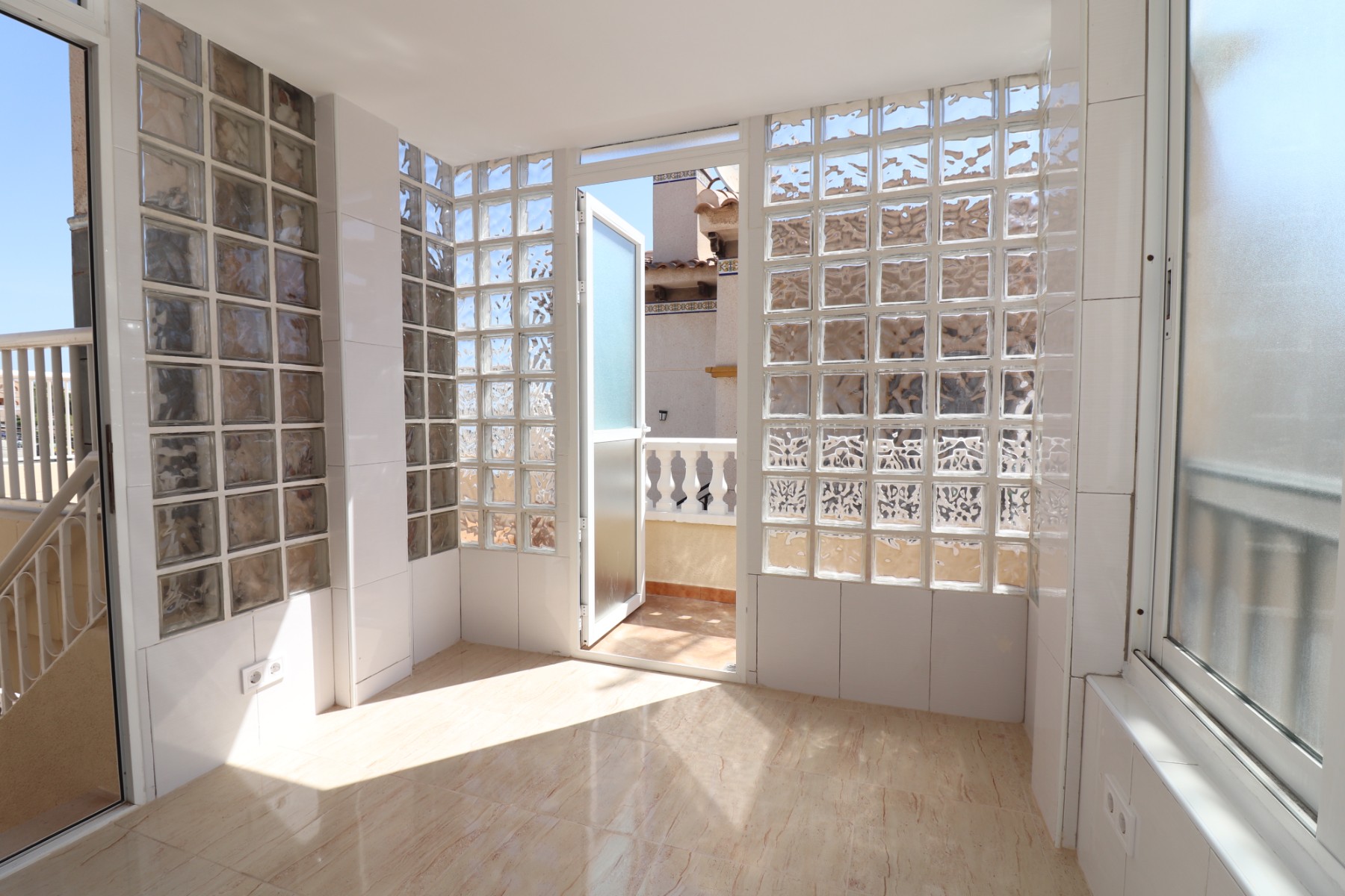 Apartamento com 2 quartos com piscina em Alicante, Espanha – Foto 17