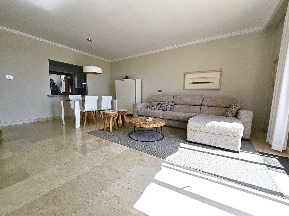 2 Bedroom Penthouse in Estepona - Photo 16