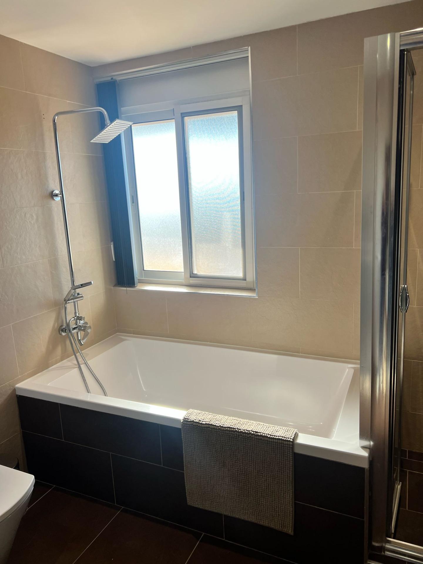 4 Bedroom Apartment in Fuengirola - Photo 20