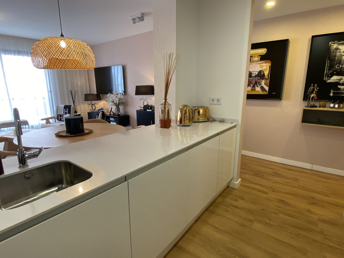 2 Bedroom Apartment in Estepona - Photo 21