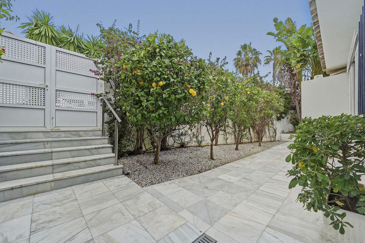 7 Bedroom Villa in Marbella - Photo 17