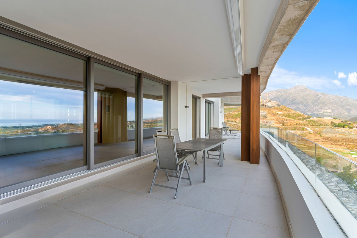 3 Bedroom Apartment in Benahavís - Photo 15