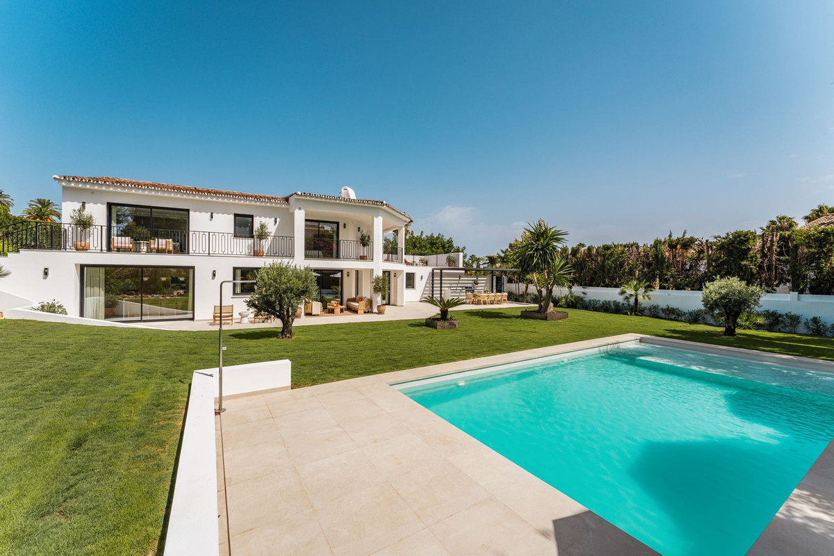 4 Bedroom Villa in Marbella - Photo 10