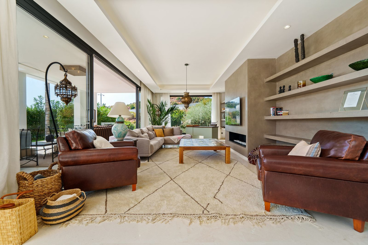 6 Bedroom Villa in Marbella - Photo 5