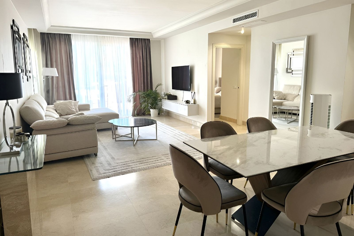 2 Bedroom Apartment in Marbella - Photo 2