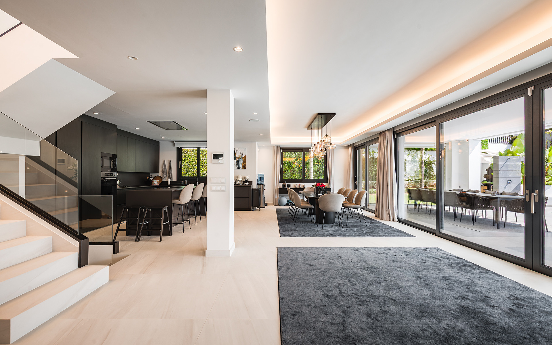 7 Bedroom Villa in Marbella - Photo 2